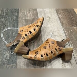 Josef Seibel Sunny Tan Stacked Heel Sandals Laser cut Out Size EU 39/US 8-8.5